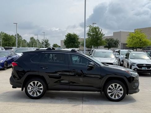 Used 2025 Toyota RAV4 XLE Premium FWD image 5