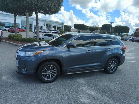 Used 2017 Toyota Highlander XLE FWD image 13