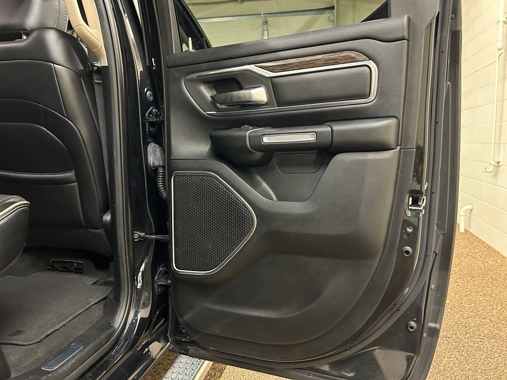 Used 2019 RAM 1500 Laramie AWD/4WD image 15
