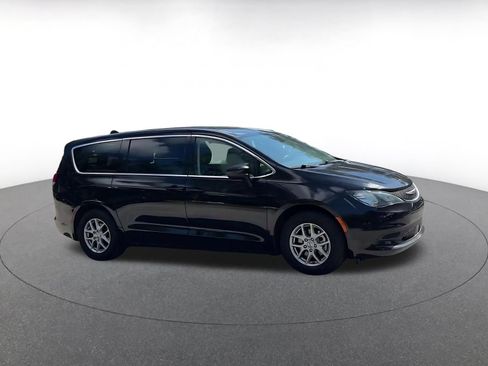 Used 2024 Chrysler Voyager LX FWD image 2