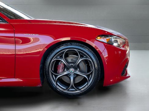 Used 2022 Alfa Romeo Giulia Veloce RWD image 10