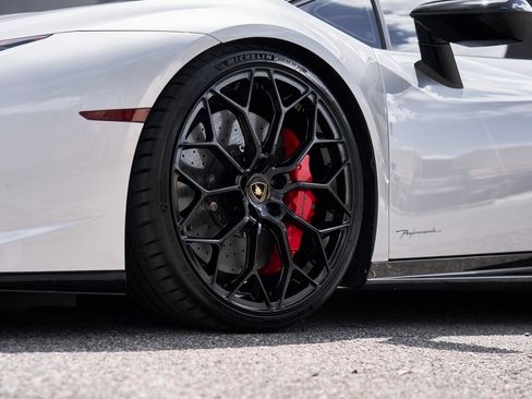 Used 2018 Lamborghini Huracan Performante image 12