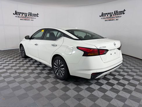 Used 2025 Nissan Altima 2.5 SV FWD image 5