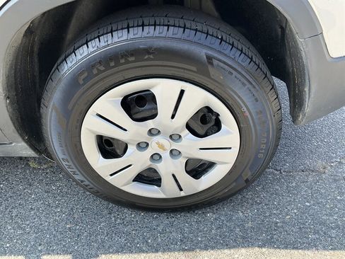 Used 2018 Chevrolet Trax LS image 12