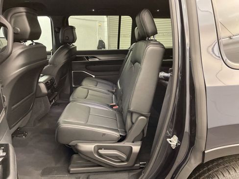 New 2025 Jeep Wagoneer Series II image 18