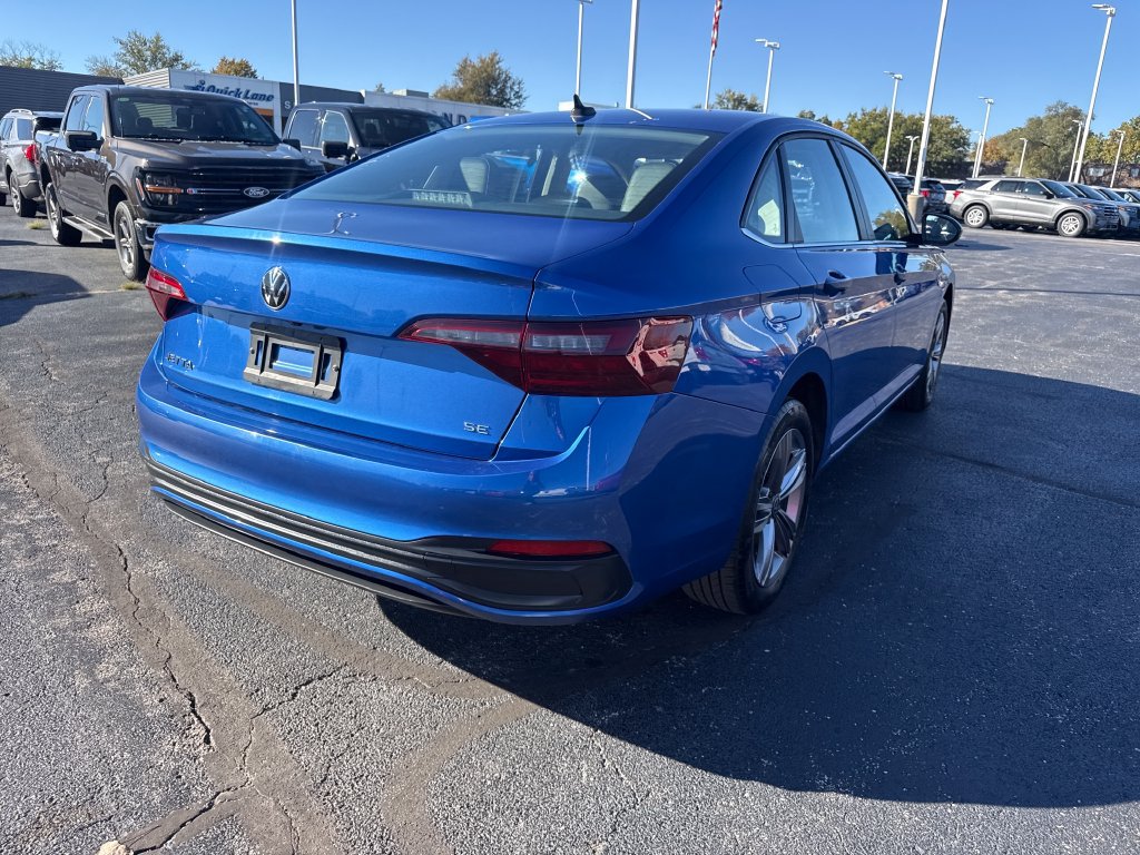 Used 2024 Volkswagen Jetta SE FWD image 7