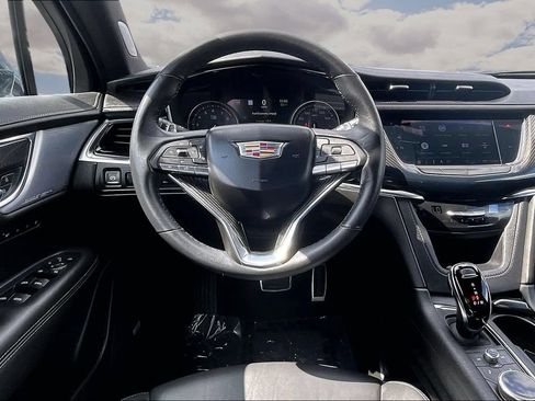 Used 2023 Cadillac XT6 Sport w/ Technology Package AWD/4WD image 8