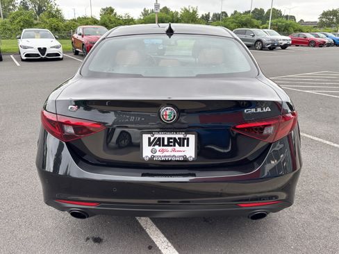 Certified 2023 Alfa Romeo Giulia Ti AWD/4WD image 7