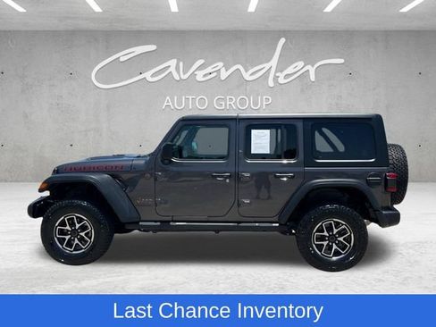 Used 2025 Jeep Wrangler Unlimited Rubicon AWD/4WD image 13