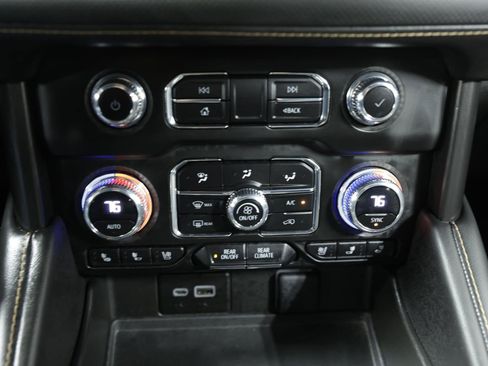 Used 2023 GMC Yukon XL AT4 image 32