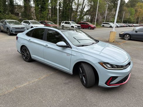 Used 2025 Volkswagen Jetta GLI Autobahn image 12