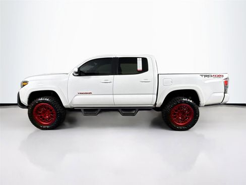 Used 2021 Toyota Tacoma TRD Sport w/ TRD Premium Sport Package AWD/4WD image 14