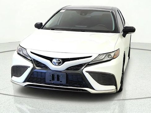 Used 2021 Toyota Camry XSE FWD image 3