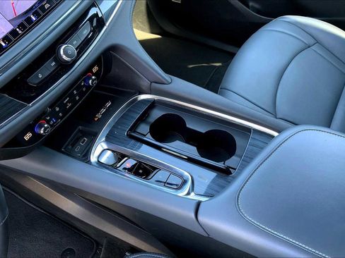 Used 2024 Buick Enclave Premium image 14