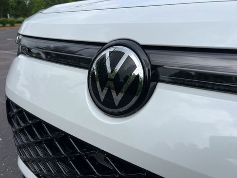 New 2026 Volkswagen Tiguan SE R-Line FWD image 10