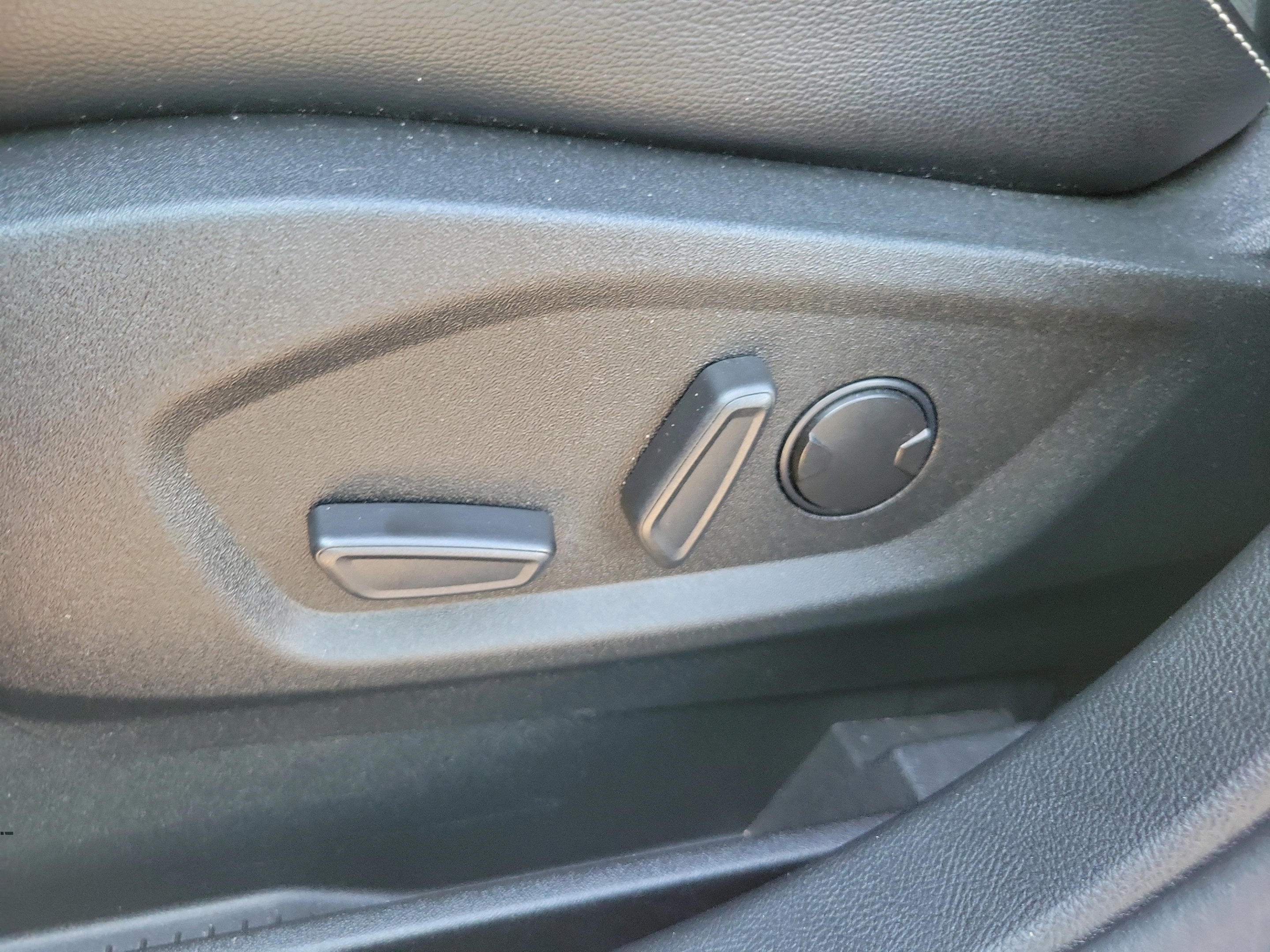 Used 2022 Ford Edge ST w/ Equipment Group 401A AWD/4WD image 18