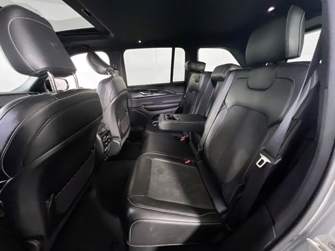 Used 2023 Jeep Grand Cherokee Altitude AWD/4WD image 24