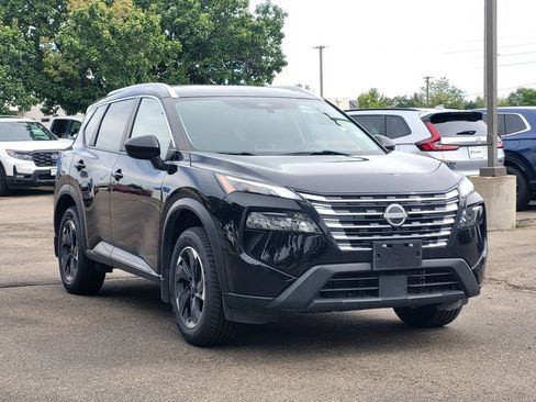 Used 2024 Nissan Rogue SV w/ SV Premium Package AWD/4WD image 3