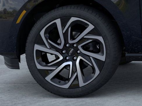New 2026 Lincoln Navigator L Reserve AWD/4WD image 18