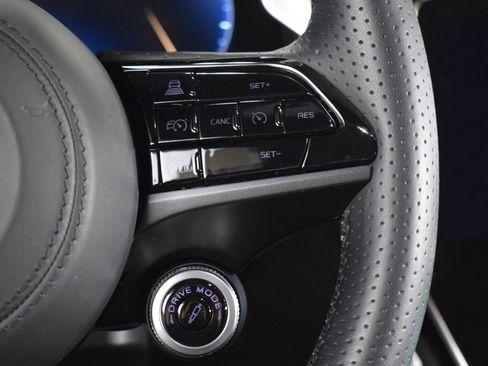 Certified 2024 Maserati Grecale Modena image 27