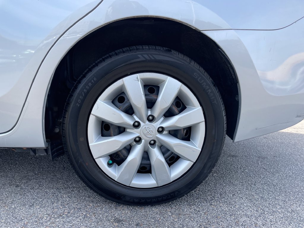 Used 2015 Toyota Corolla LE FWD image 10