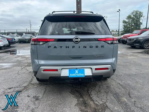 Used 2022 Nissan Pathfinder Platinum w/ Cargo Package FWD image 6