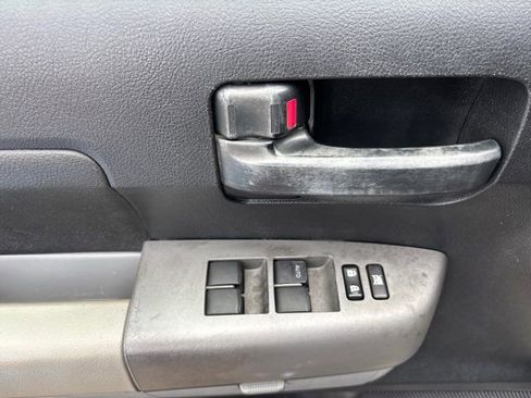 Used 2010 Toyota Tundra 4x4 CrewMax image 14