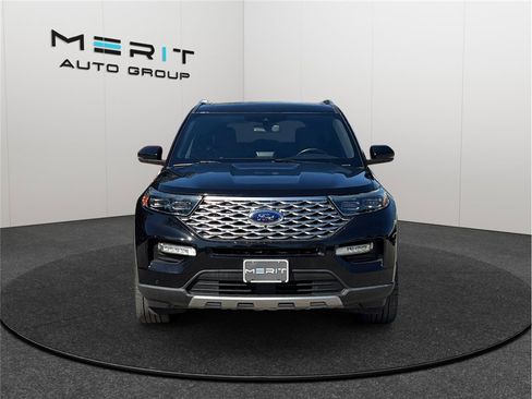 Used 2020 Ford Explorer Platinum w/ Premium Technology Package image 3