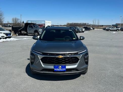 New 2026 Chevrolet Trax LT w/ Sunroof Package image 8