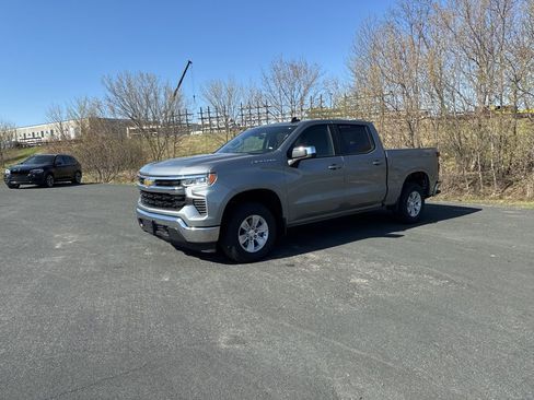 Used 2025 Chevrolet Silverado 1500 LT image 3