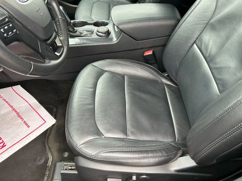 Used 2017 Ford Explorer XLT w/ Equipment Group 202A AWD/4WD image 20