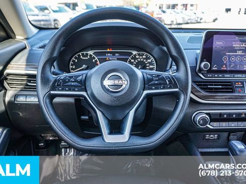 Used 2025 Nissan Altima 2.5 SV FWD image 28