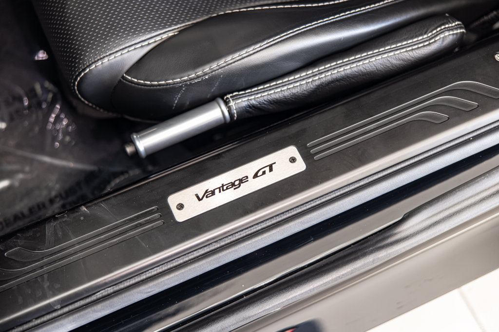 Used 2015 Aston Martin V8 Vantage GT RWD image 20
