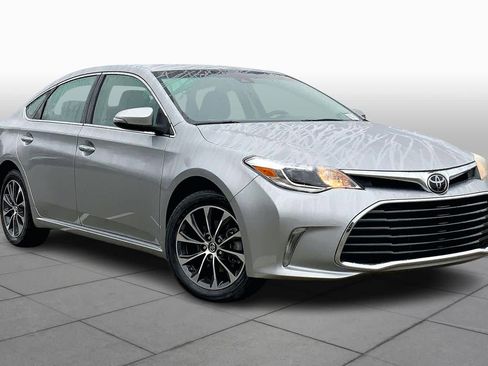 Used 2017 Toyota Avalon XLE image 2