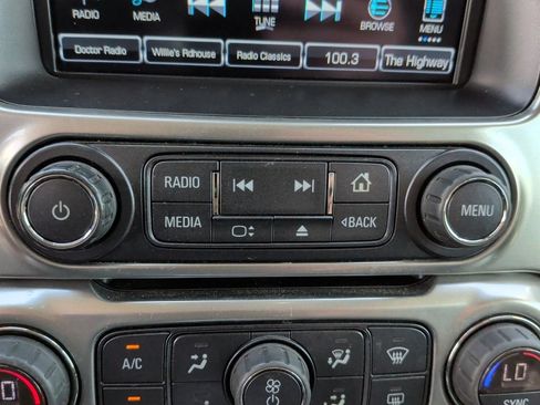 Used 2017 Chevrolet Suburban LT AWD/4WD image 27