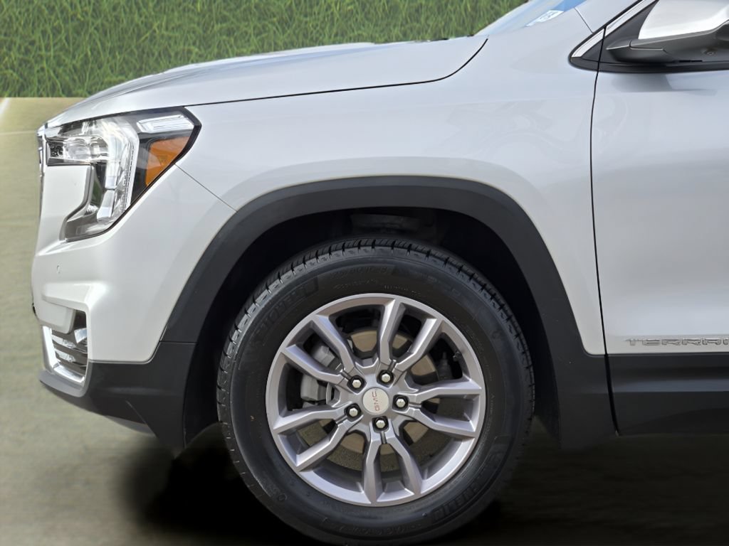 Used 2022 GMC Terrain SLT w/ Infotainment Package II AWD/4WD image 10