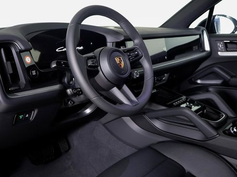 Used 2025 Porsche Cayenne image 5