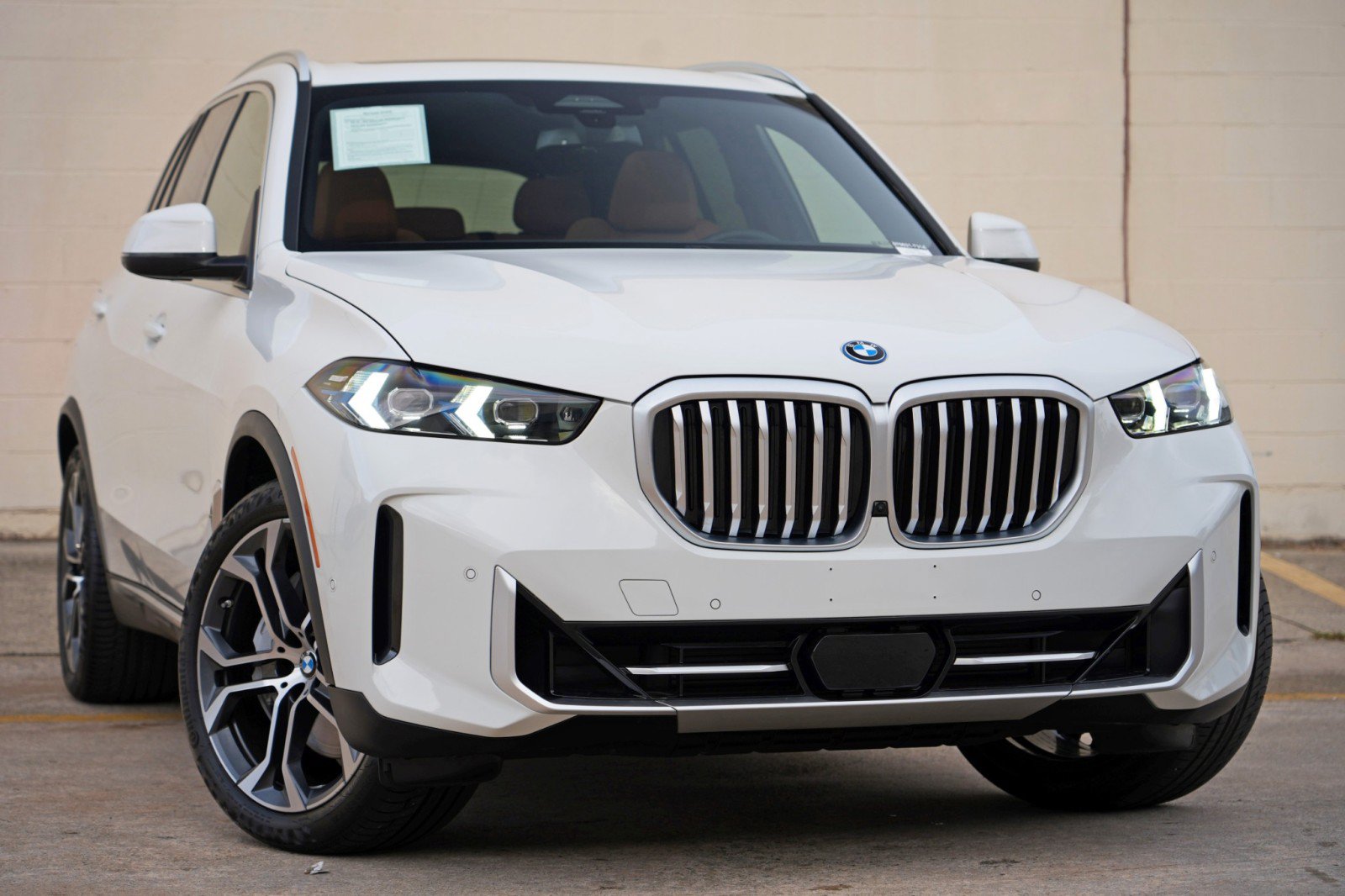 Used 2026 BMW X5 xDrive50e w/ Premium Package AWD/4WD image 4