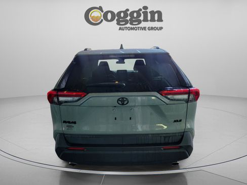 Used 2021 Toyota RAV4 XLE image 3