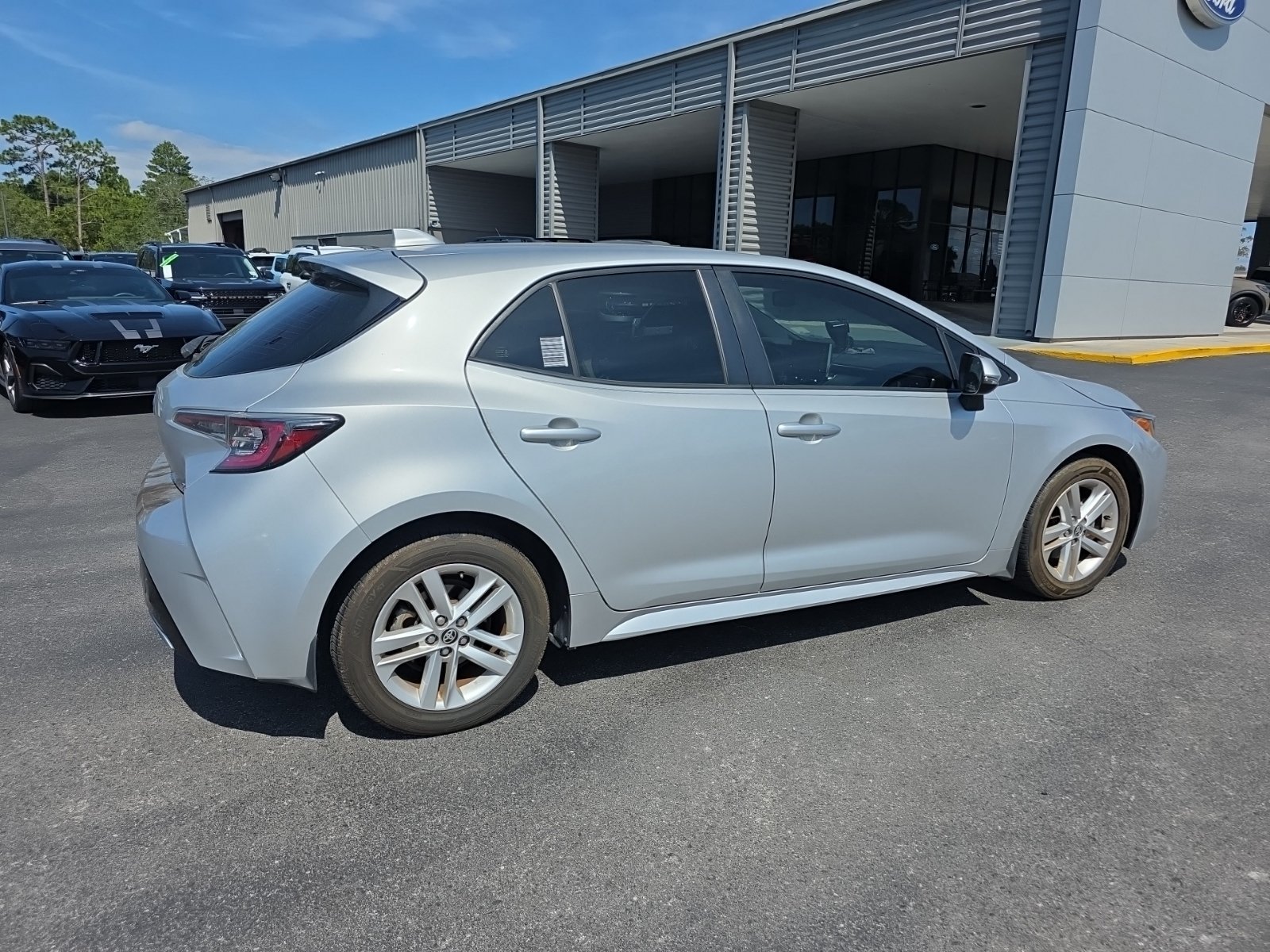 Used 2019 Toyota Corolla SE w/ SE Option Package FWD image 3