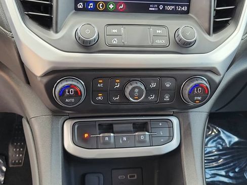 Used 2023 GMC Acadia SLE w/ Driver Convenience Package FWD image 26