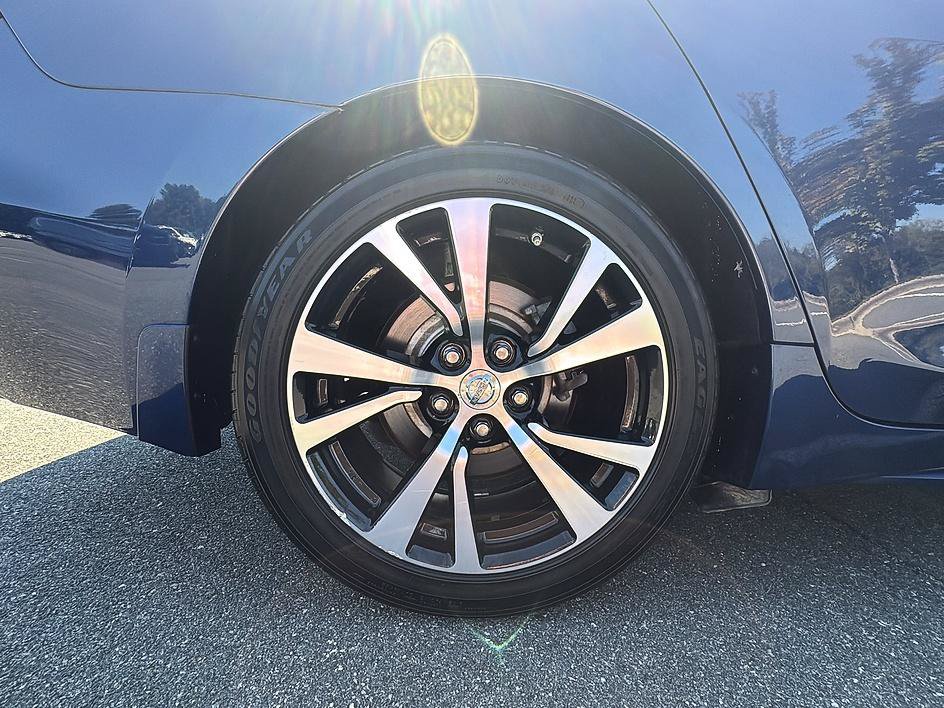 Used 2018 Nissan Maxima Platinum FWD image 11