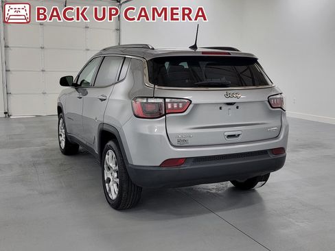 Used 2022 Jeep Compass Latitude w/ Sun and Sound Group AWD/4WD image 7