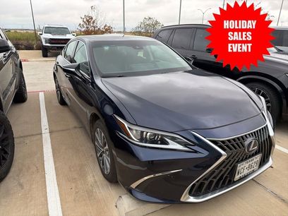 Used 2022 Lexus ES 300h w/ Accessory Package 2