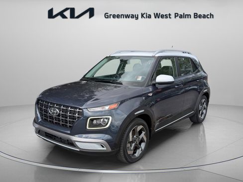 Used 2023 Hyundai Venue Limited image 4