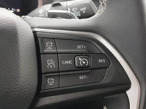 Used 2023 Jeep Grand Cherokee Altitude image 21