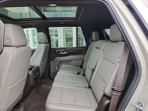 Used 2021 Chevrolet Tahoe LT w/ LT Signature Package AWD/4WD image 12