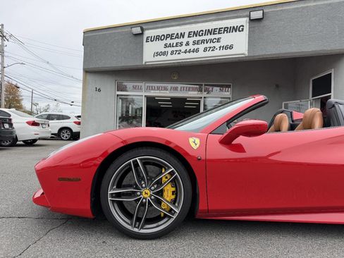 Used 2018 Ferrari 488 Spider RWD image 11