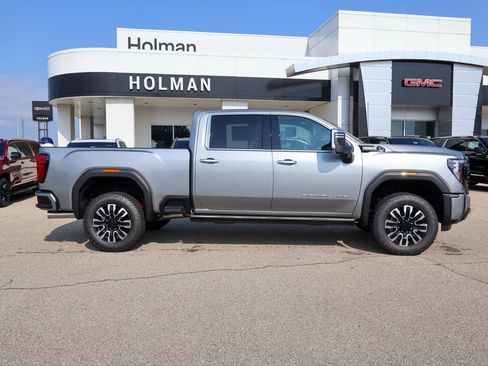 New 2026 GMC Sierra 3500 Denali Ultimate w/ LPO, Black Badging Package AWD/4WD image 2
