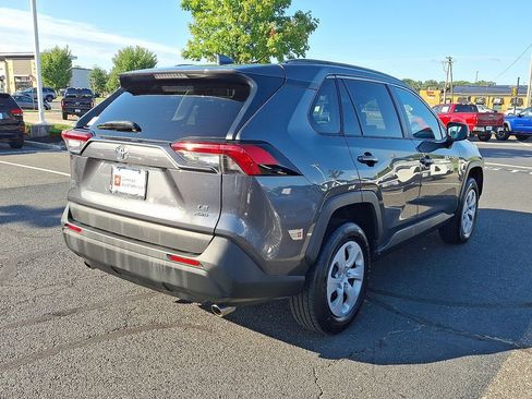 Used 2019 Toyota RAV4 LE AWD/4WD image 6